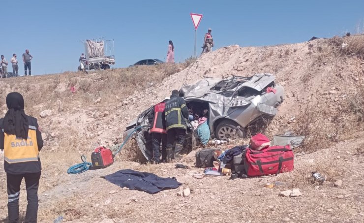 Otomobil şarampole devrildi: 1 ölü, 1 yaralı