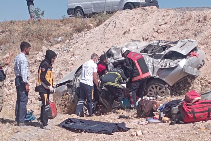 Otomobil şarampole devrildi: 1 ölü, 1 yaralı