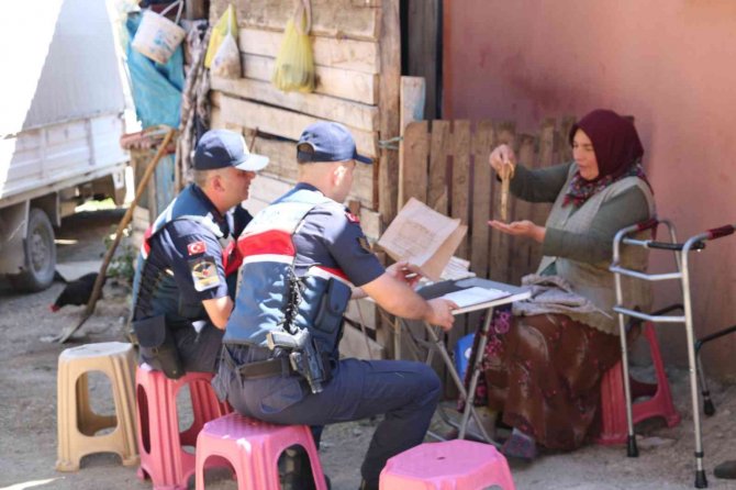 "Parmak izi alacağız" diyerek altınlarını dolandırdı, kaçmaya çalışırken yakalandı