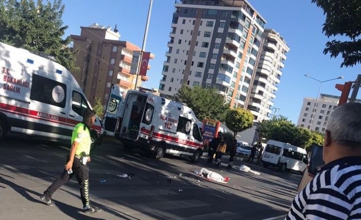 Şanlıurfa’da kamyonun çarptığı motosikletteki 2 kişi öldü
