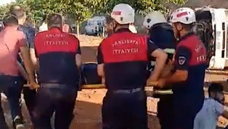 Servis minibüsü ile hafif ticari araç çarpıştı: 10 yaralı