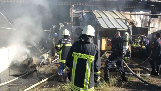 Sucuk üretim fabrikasında yangın