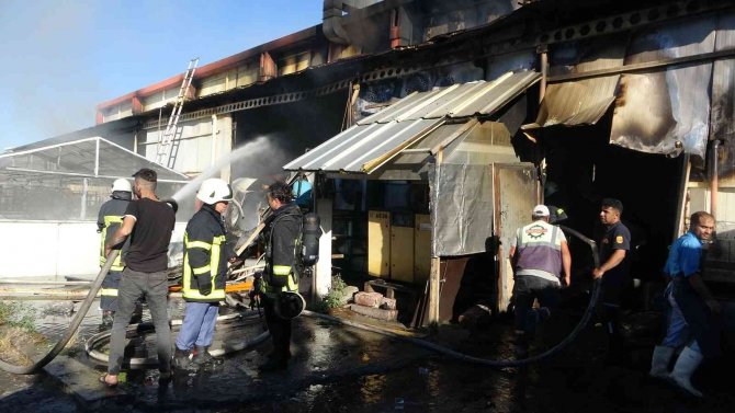 Sucuk üretim fabrikasında yangın