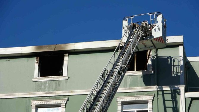 Sultanbeyli’de erkek Kur’an kursunda korkutan yangın