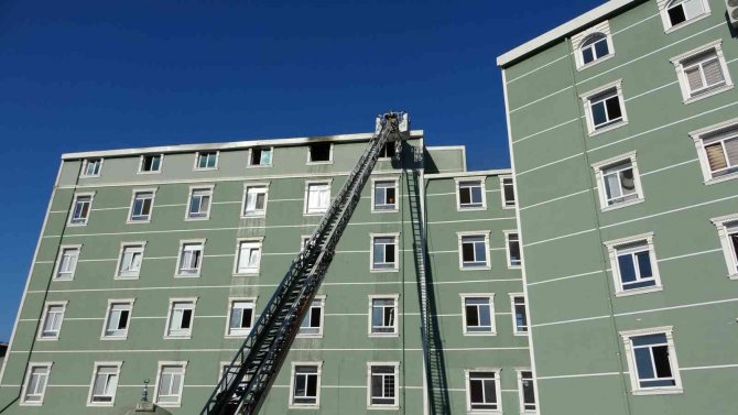 Sultanbeyli’de erkek Kur’an kursunda korkutan yangın