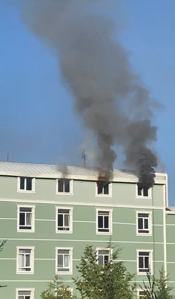 Sultanbeyli’de erkek Kur’an kursunda korkutan yangın