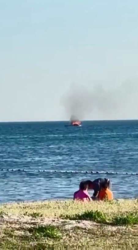 Tekne alev alev yandı