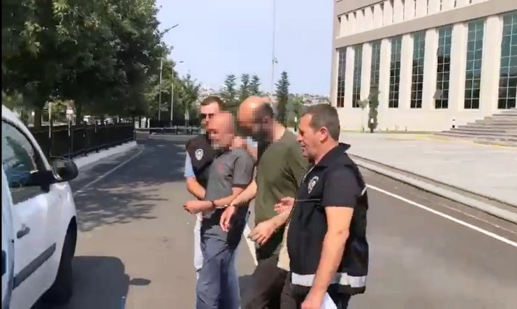 Telefon dolandırıcısı, para ve altınları almak için geldiği evde polise yakalandı