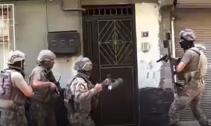 18 adrese 168 polisle uyuşturucu baskını: 7 gözaltı