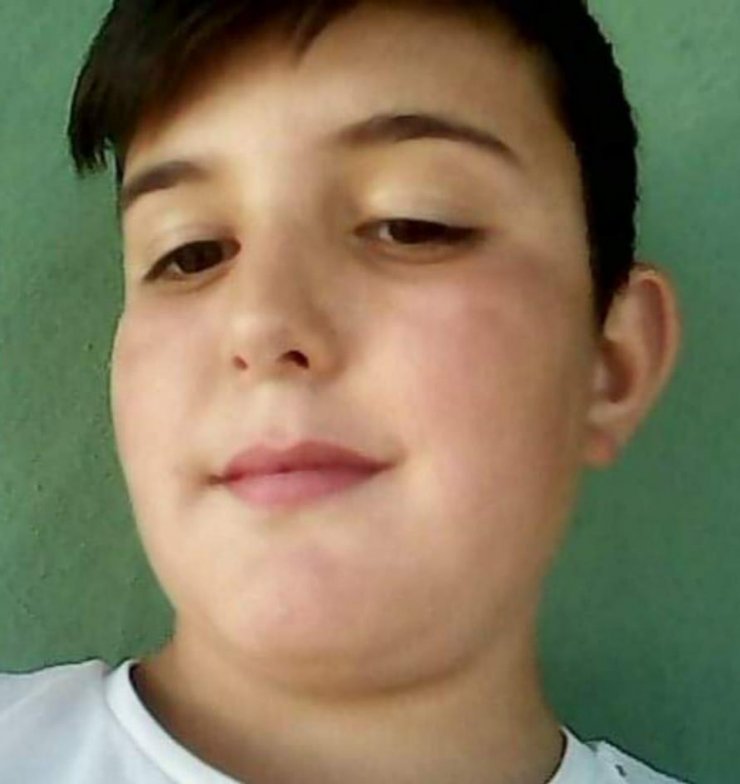 Ayağı kayıp üzerine düştüğü süt sağma makinesinden akıma kapılıp öldü