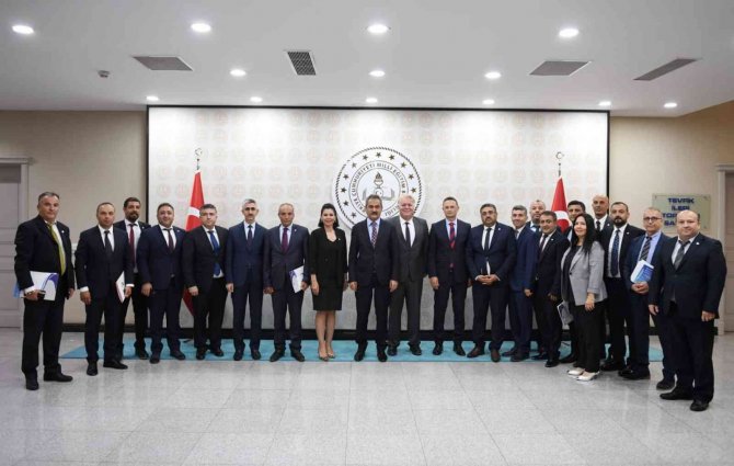 Bakan Özer, özel eğitim ve rehabilitasyon merkezleri dernek ve federasyon başkanlarını kabul etti