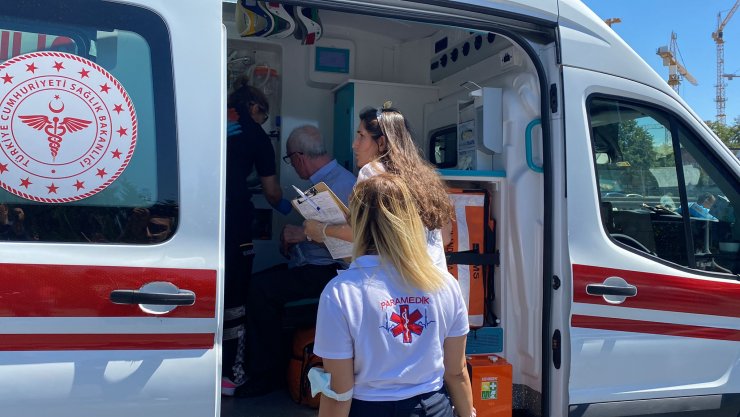 Bariyerlere çarpan cip takla attı; 4 yaralı