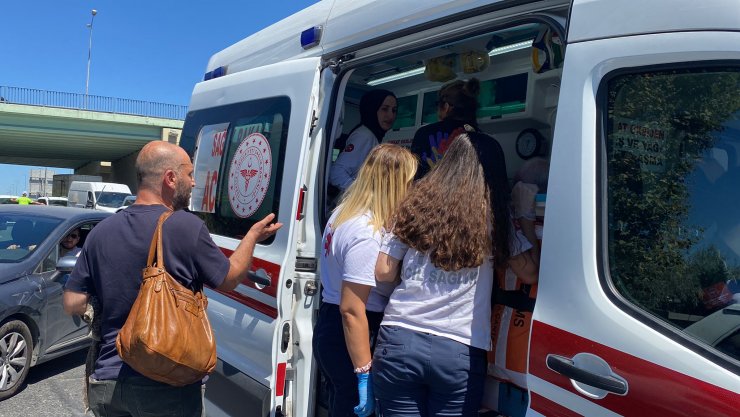 Bariyerlere çarpan cip takla attı; 4 yaralı