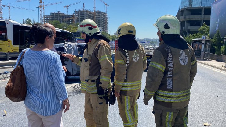 Bariyerlere çarpan cip takla attı; 4 yaralı