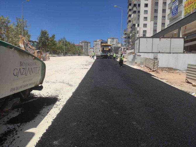 Büyükşehir bir günde 3 bin 549 ton asfalt serimi yaptı