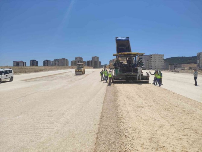 Büyükşehir bir günde 3 bin 549 ton asfalt serimi yaptı