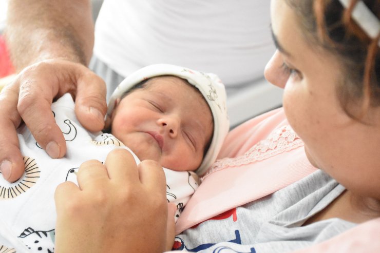 Hollanda'da 'bebek ölü' diye kürtaj önerdiler, Sivas'ta doğum yaptı