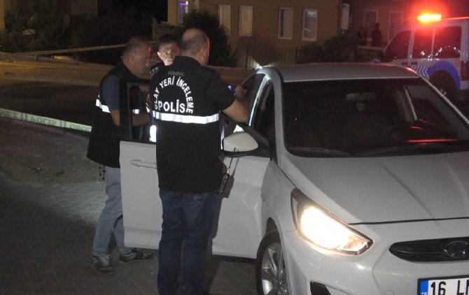 Husumetlisini vurmak isterken kendi başından vuruldu