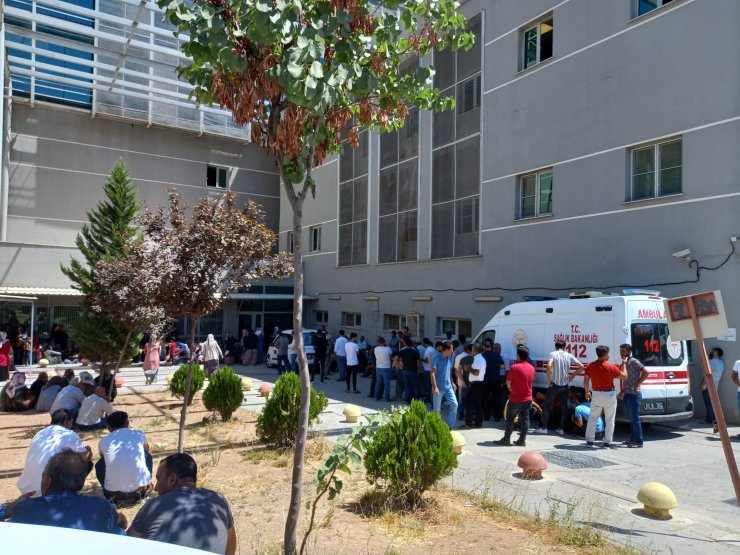 İnşaat demirlerinin altında kalıp öldü