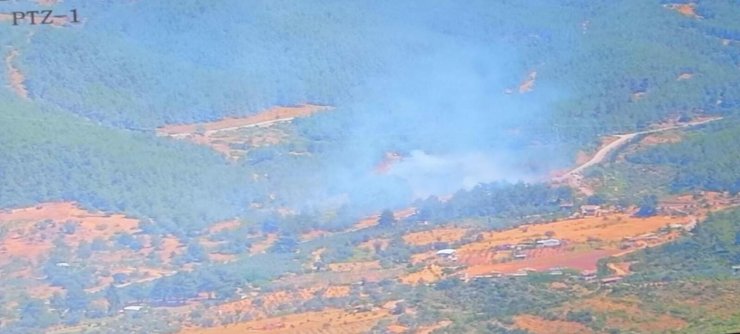 İzmir'de 2 ayrı noktada çıkan yangınlar kontrol altına alındı