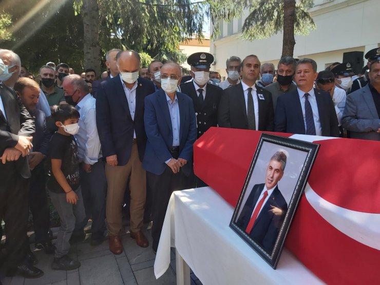 Kansere yenik düşen belediye başkanı, son yolcuğuna uğurlandı