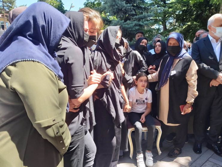 Kansere yenik düşen belediye başkanı, son yolcuğuna uğurlandı