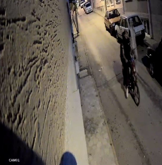 Kapı yoklayıp kamera kıran şahısların rahatlığı şaşırttı