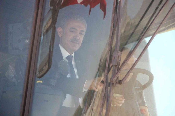 Karaman ovasında son buğday hasadı Vali Tuncay Akkoyun tarafından yapıldı