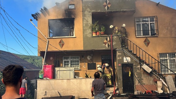 Korkutan çatı yangını