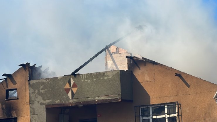 Korkutan çatı yangını