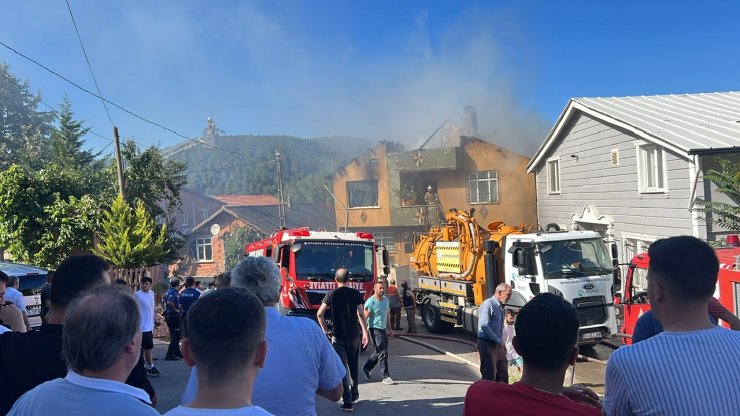 Korkutan çatı yangını