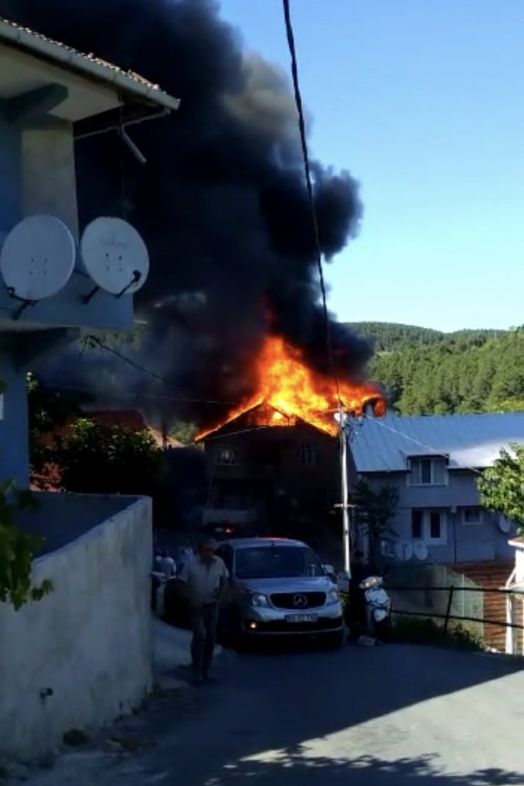Korkutan çatı yangını