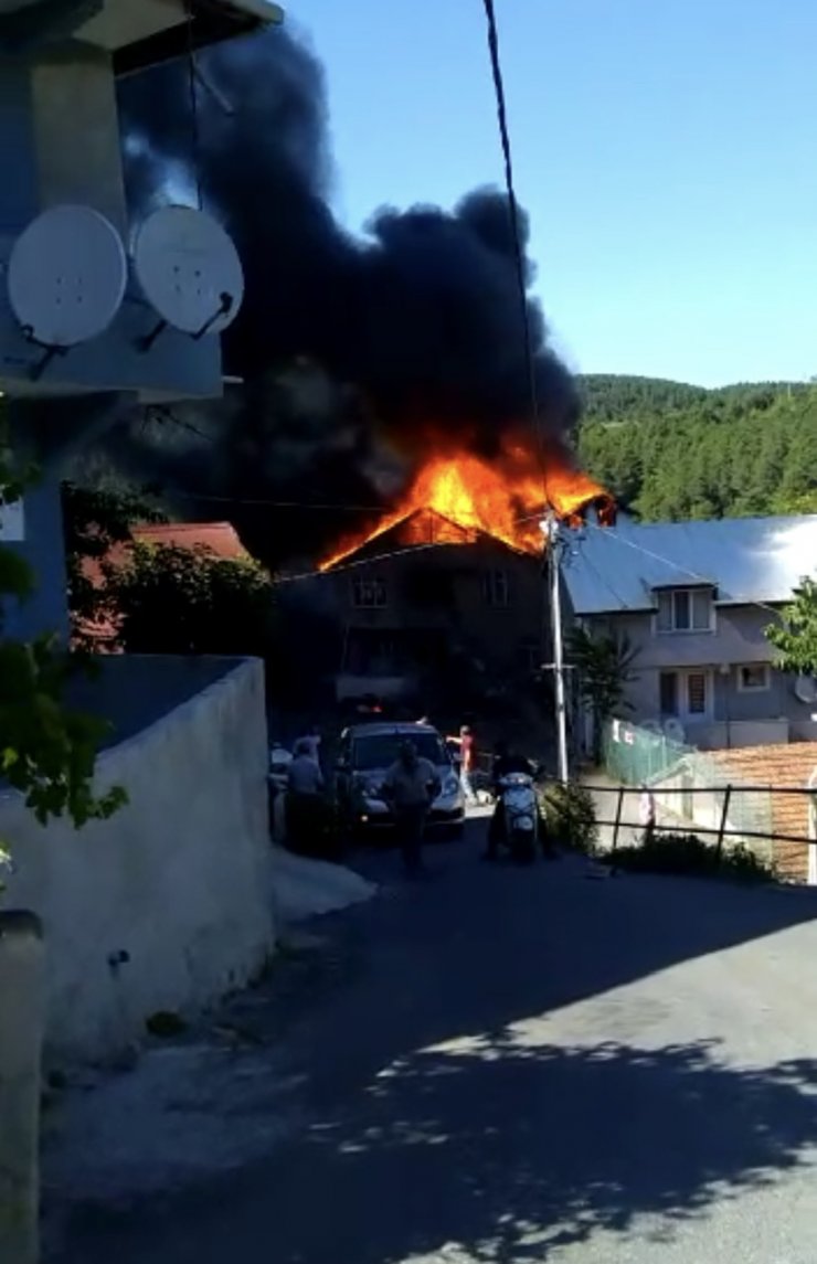 Korkutan çatı yangını