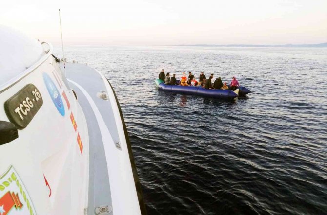Marmaris’te 54 düzensiz göçmen kurtarıldı