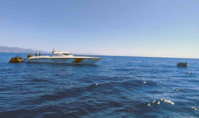 Marmaris’te 54 düzensiz göçmen kurtarıldı