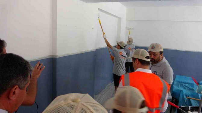 Muğla’daki okulların güçlendirme çalışmasını Meslek lisesi öğrencileri yapıyor