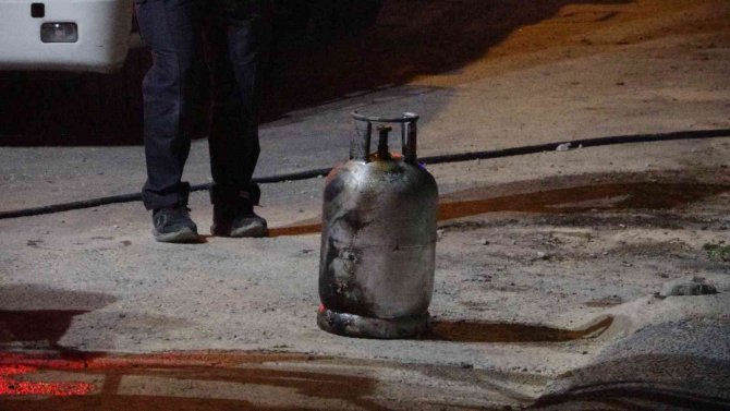 Mutfak tüpü bomba gibi patladı: 2 yaralı