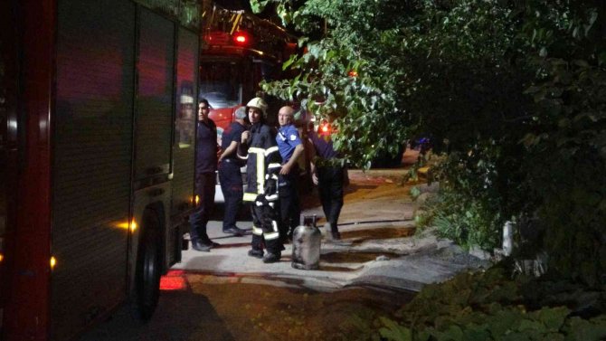 Mutfak tüpü bomba gibi patladı: 2 yaralı