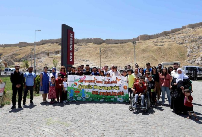 Özel gereksinimli çocuklar tarihe yolculuk yaptı