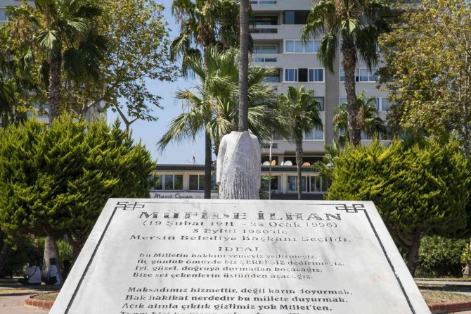 Parktaki heykel tahrip edildi