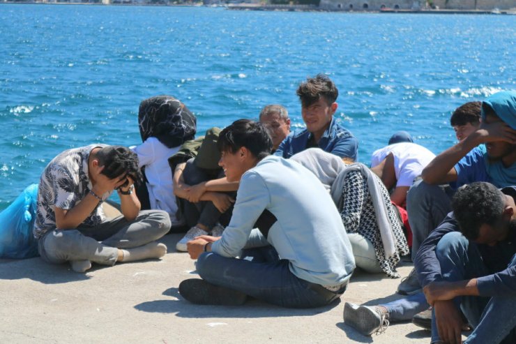 Yunanistan'ın geri ittiği 39 kaçak göçmen kurtarıldı