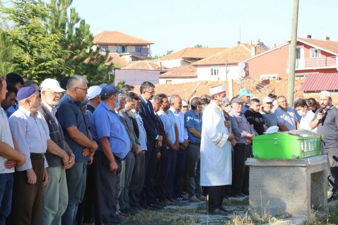 Balya indirirken banttan düşerek hayatını kaybeden genç toprağa verildi