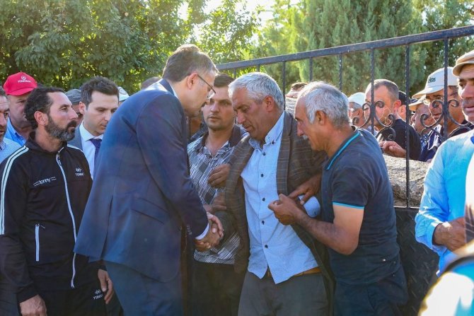 Balya indirirken banttan düşerek hayatını kaybeden genç toprağa verildi