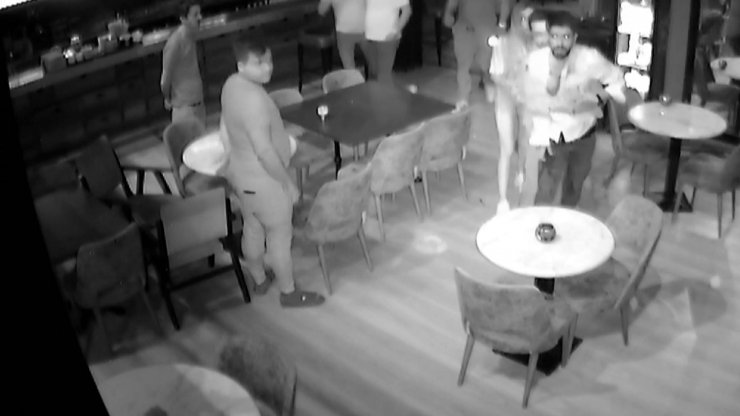 Bardakla kör eden avukata ilk duruşmada tahliye