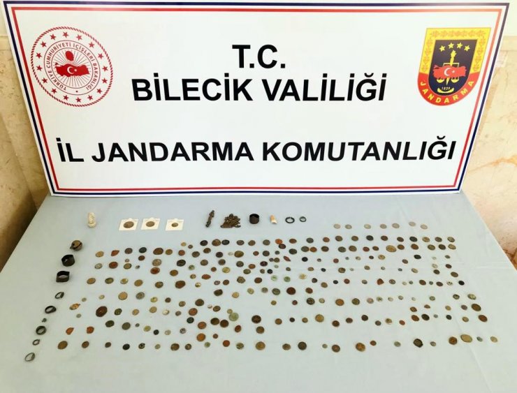 Bilecik'te 262 sikke ele geçirildi; 4 gözaltı