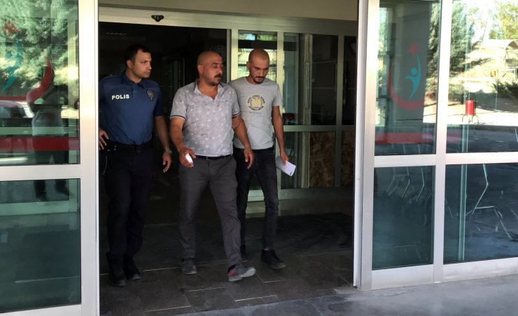 Birlikte boşanma dilekçesi verdiği eşini bıçakla yaraladı