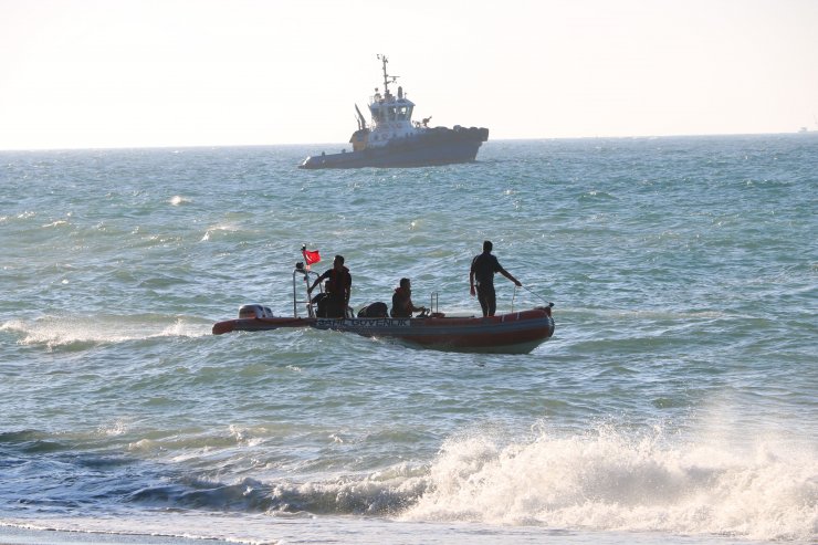 Boğulma tehlikesi geçiren 2 kişiden biri kayboldu