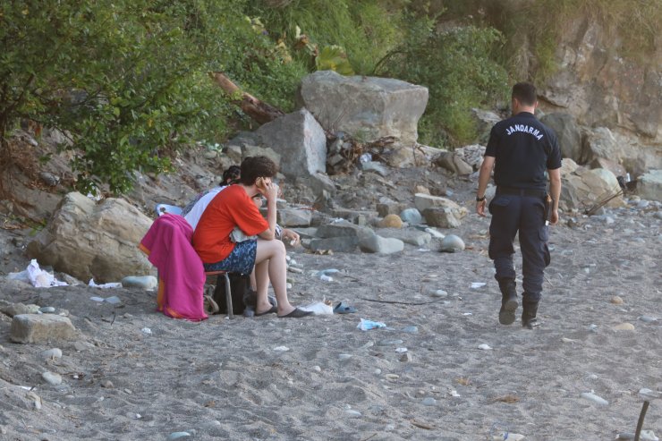 Boğulma tehlikesi geçiren 2 kişiden biri kayboldu