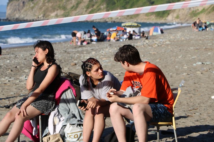 Boğulma tehlikesi geçiren 2 kişiden biri kayboldu