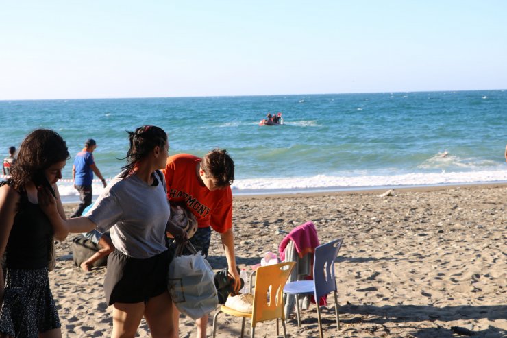 Boğulma tehlikesi geçiren 2 kişiden biri kayboldu